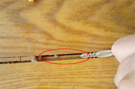 木質地板:地腳線之間接縫太大