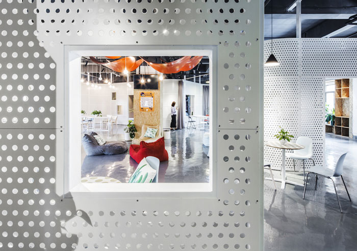 800平方辦公室曲面墻開窗裝修設計效果圖