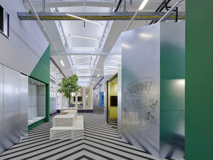 廠區(qū)辦公室進(jìn)門區(qū)裝修設(shè)計效果圖