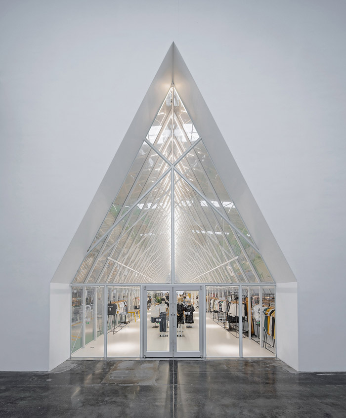 新零售體驗店服裝區(qū)裝修設(shè)計效果圖