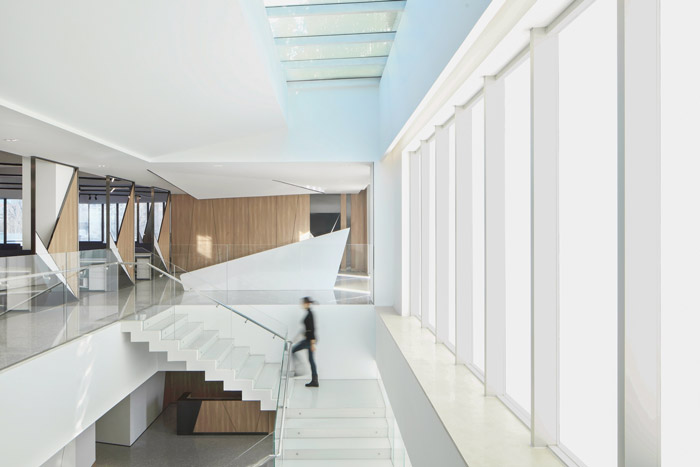 互聯網辦公室樓梯裝修設計效果圖